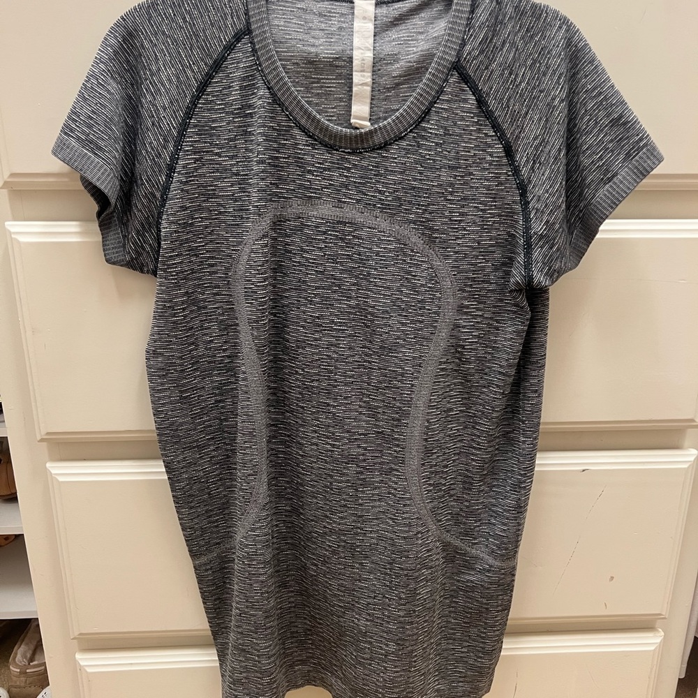Lululemon Swiftly Tech Short Sleeve shirt